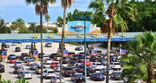 Multiple cars attempting to gain access to the Universal Orlando Resort parks