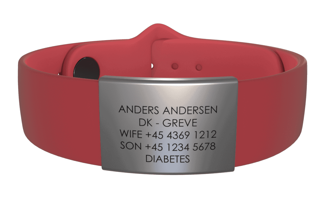 DJUVA Brave ID-armbånd med grå graveret plade; Sports ID-armbånd med kontaktoplysninger og medicinsk advarsel om diabetes.
