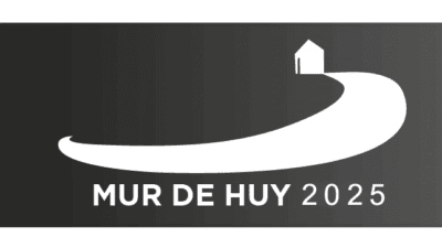 Rynkeby Mur de Huy 2025 Sidetag: Hvid grafik af en vej, der snor sig mod et hus, og som repræsenterer cykelløbet Mur de Huy.