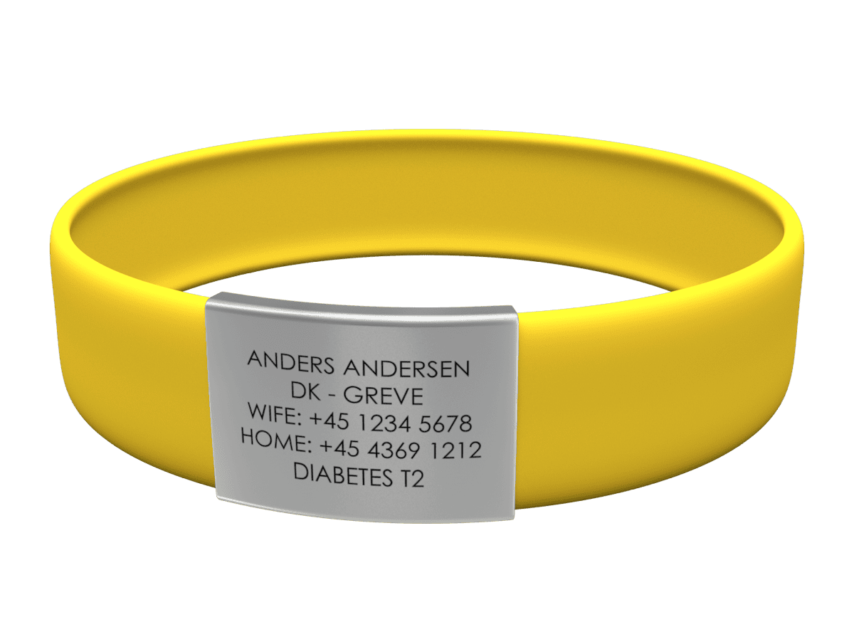 Gult medicinsk ID-armbånd med indgraveret navn, telefonnumre og "Diabetes T2".