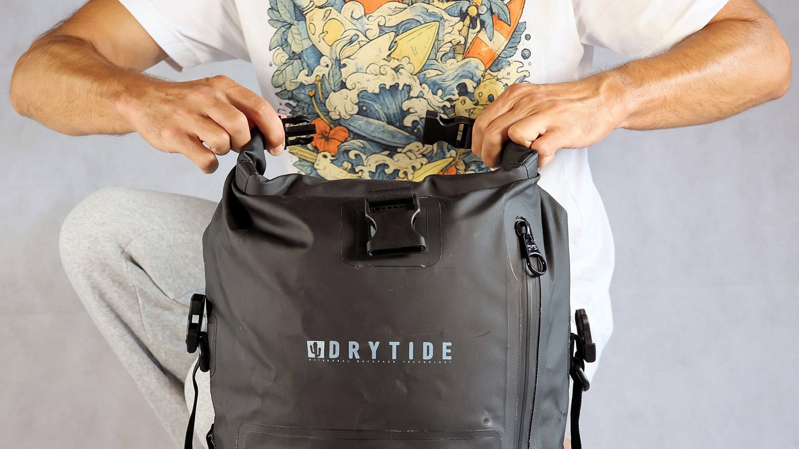 3. bend the ends back 3. bend the ends back (how to close a roll top waterproof backpack)