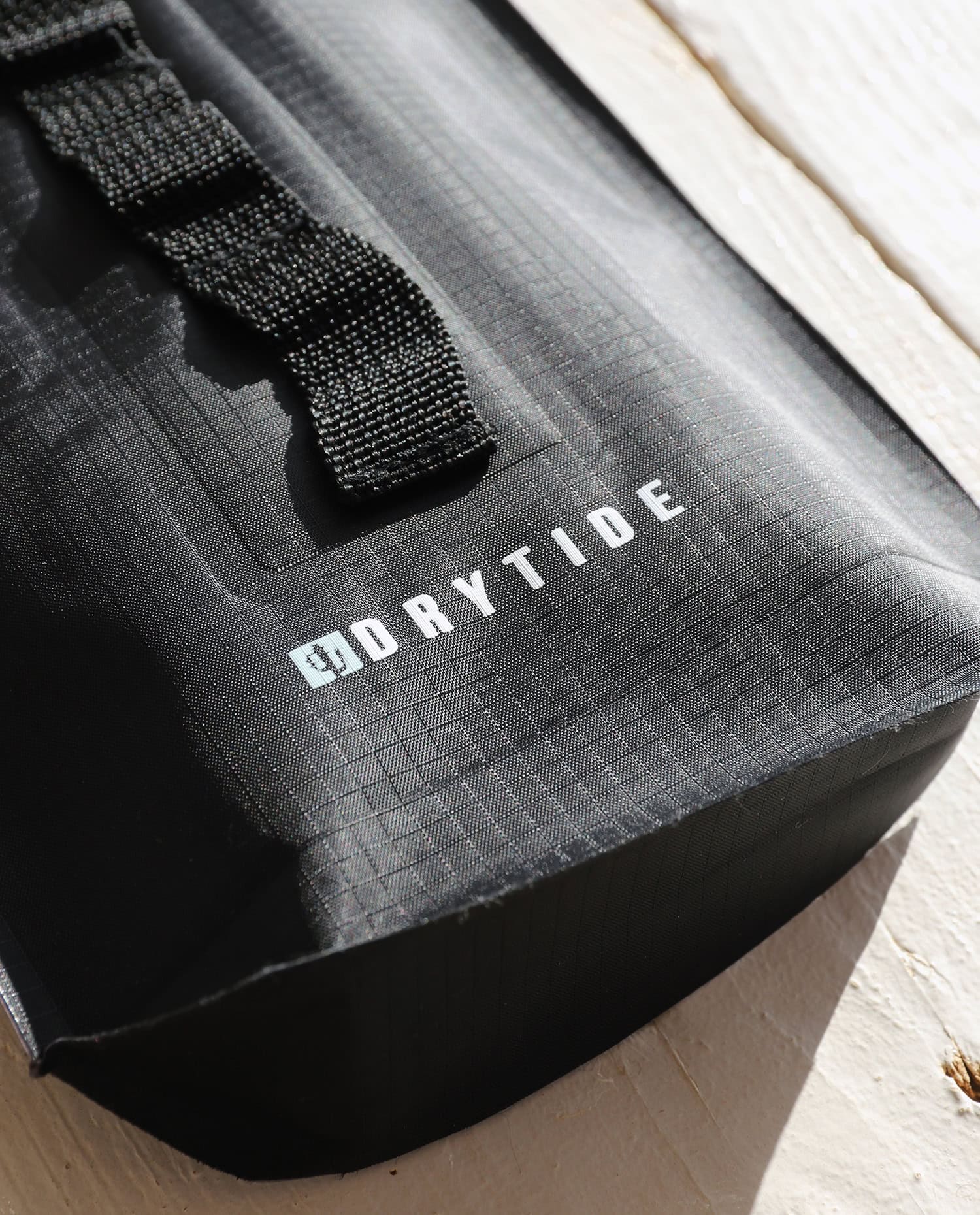 Flat 2L dry bag logo close up