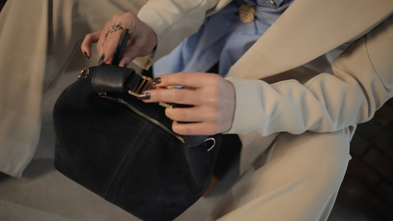 Çanta detayları ve şık tasarımıyla Dudu Korkmaz butik koleksiyonundan.