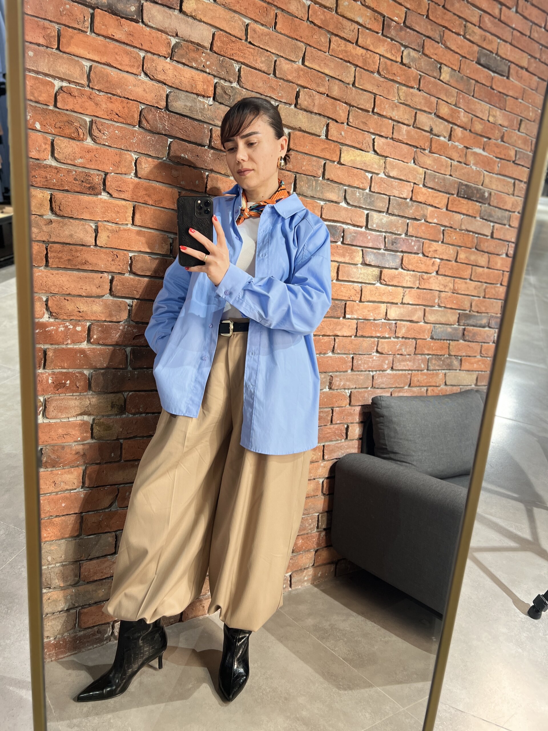 Poplin oversize gömlek ile şık ve rahat stil.