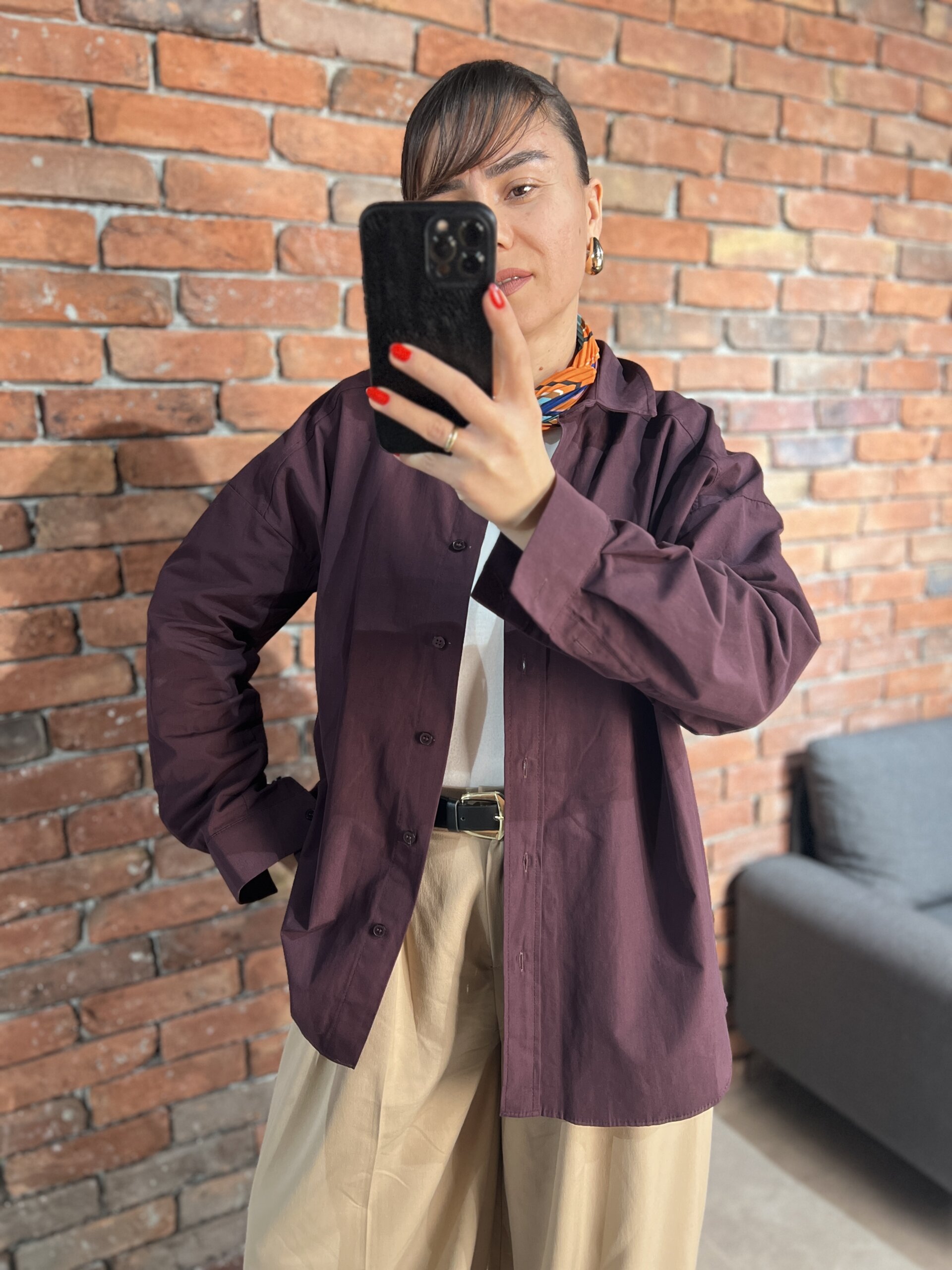 Poplin oversize gömlek ile şık ve rahat stil.
