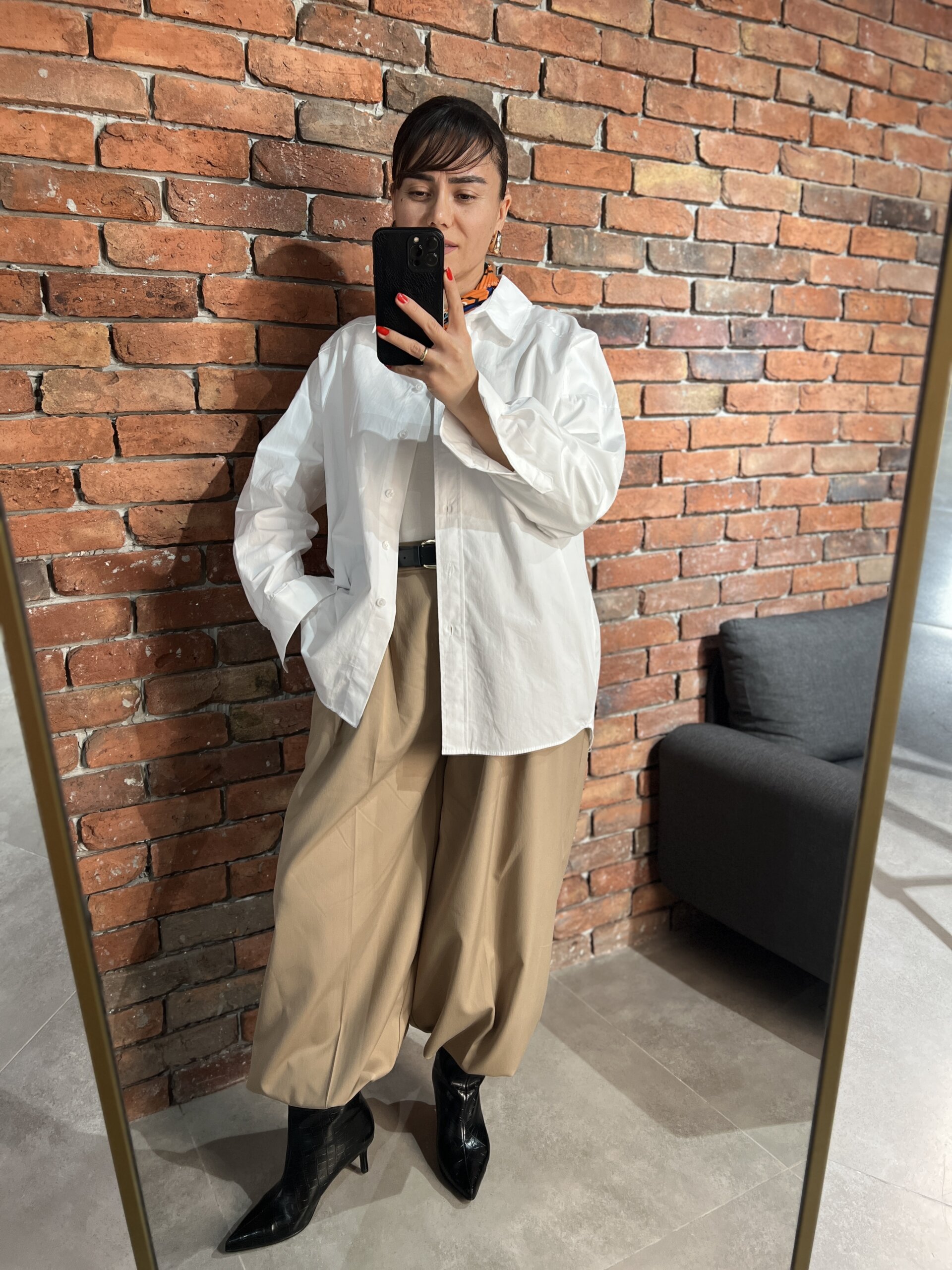 Poplin oversize gömlek ile şık ve rahat tarz.
