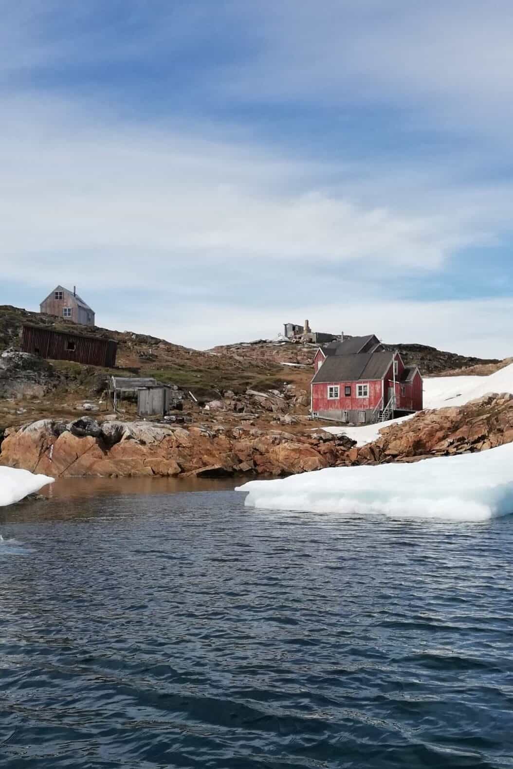 Arrival to the abandoned settlemend Ikateq.