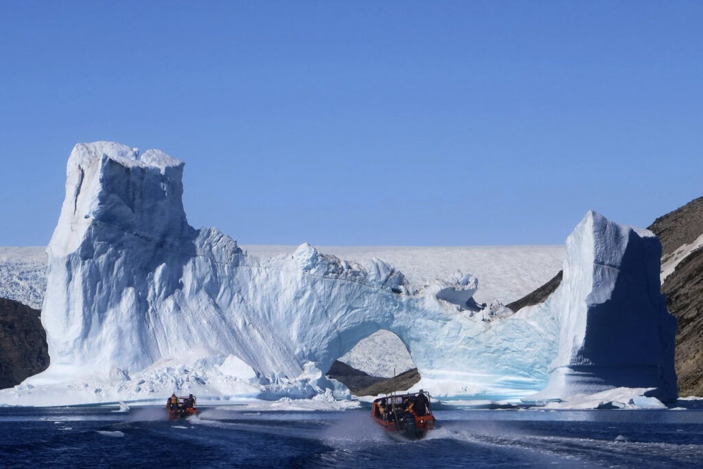 Boat Tour Ice Cap - Photo by The Red House