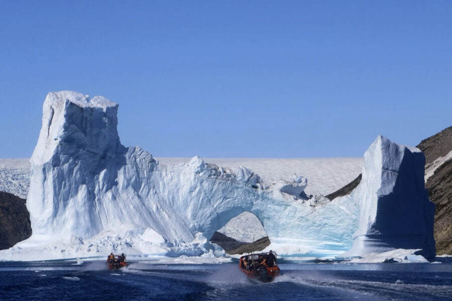 Boat Tour Ice Cap - Photo by The Red House
