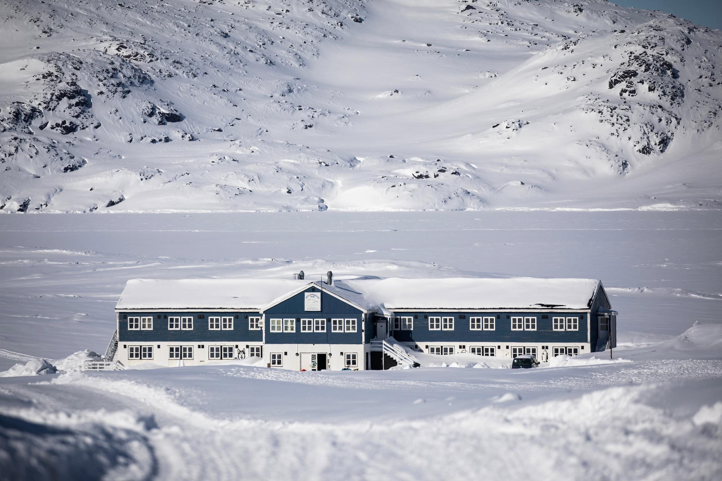 Hotel Kulusuk in snow.