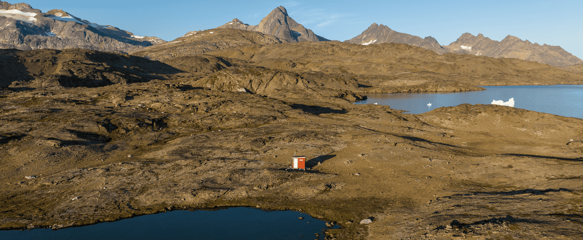 Summer view of the sauna by Tasiilaq Tours in the backcountry of Tasiilaq, close to Qordlortoq lake.