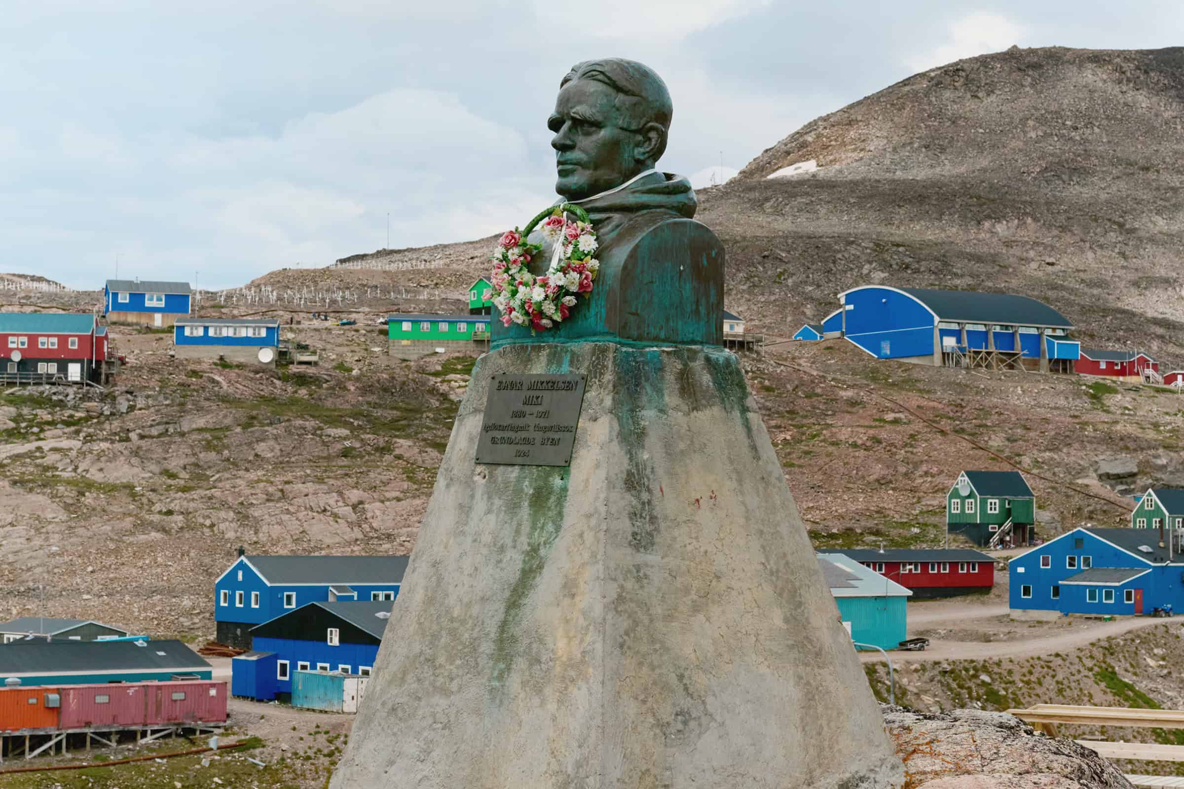 Statue Ejnar Mikkelsen.