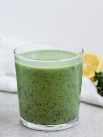 superfood smoothie that's nutrient dense