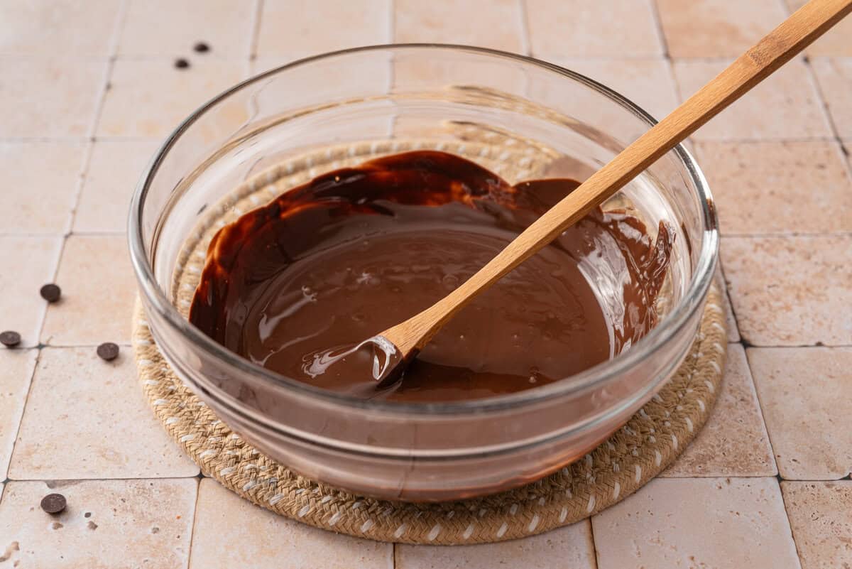 this shows me melting the chocolate