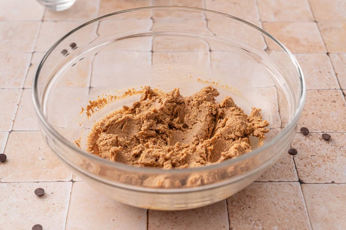 this shows me mixing all of those ingredients into a bowl