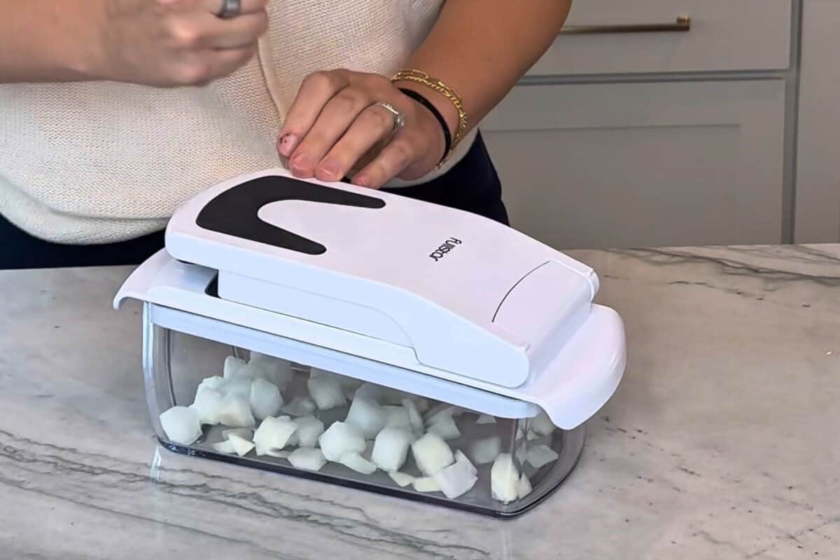 this shows me chopping the veggies