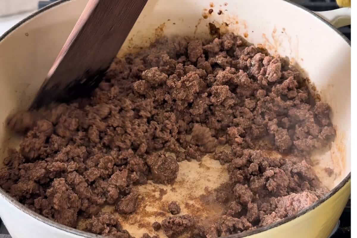 this shows me cooking the ground beef