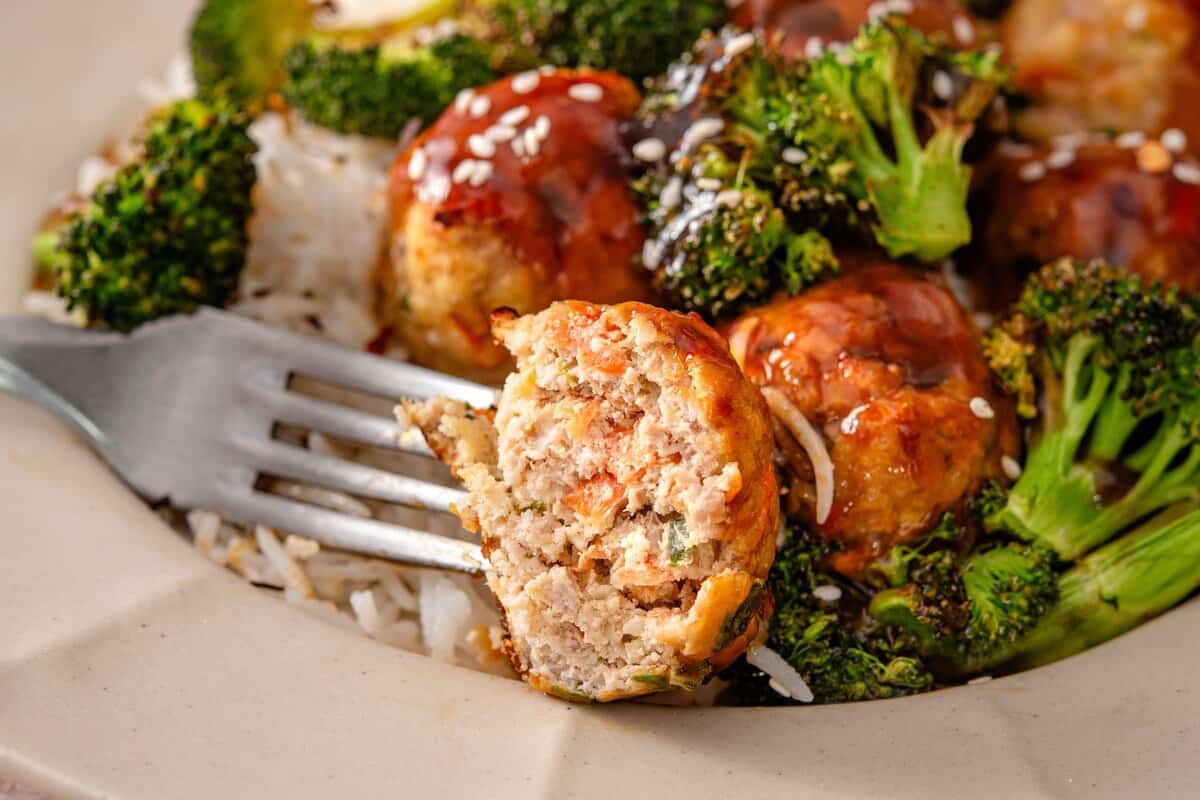 this shows me serving the chicken meatballs 