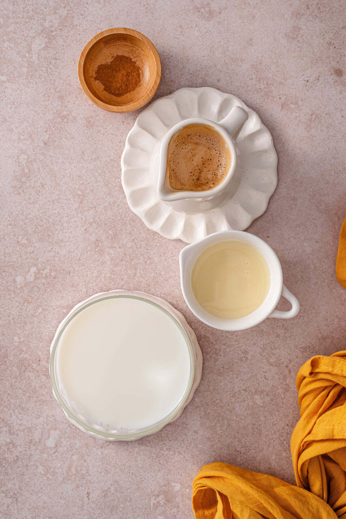 this is an overview of all the ingredients I used in my spanish latte. 