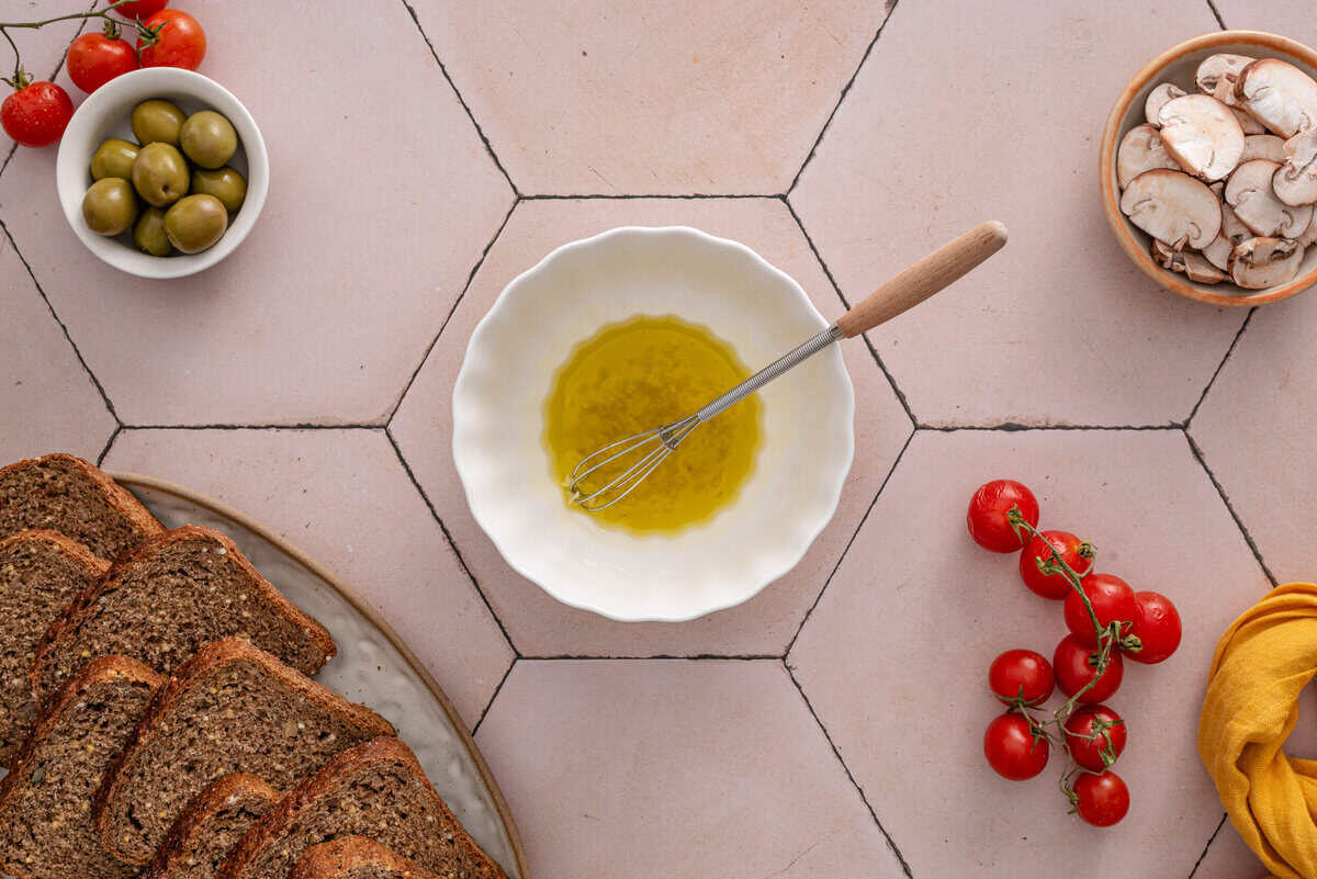 this shows me making my garlic oil mixture 