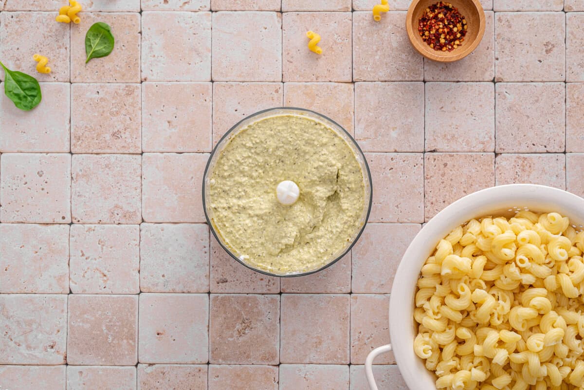 this shows me making the pesto cream sauce