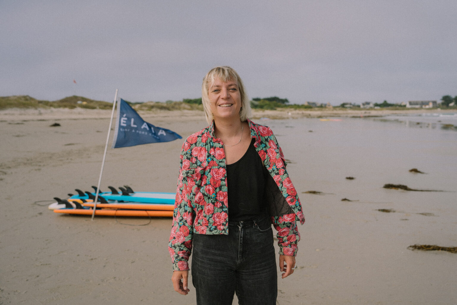 Lena Professeur de surf à La Torche et Pors Carn dans le finistère