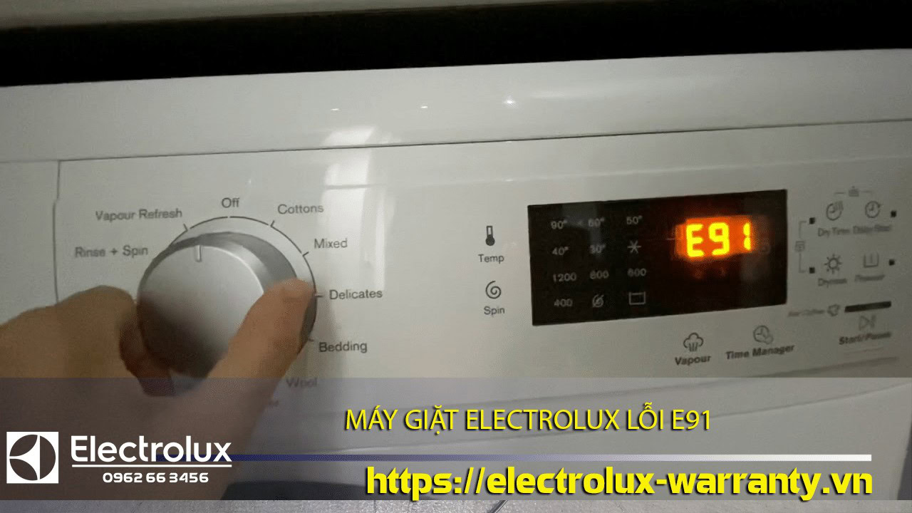 E91 error code display on Electrolux washing machine screen indicating a fault.