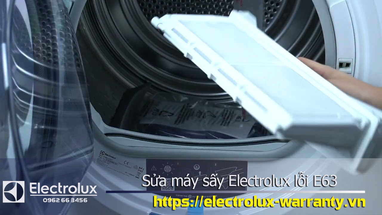 Làm sạch bộ lọc để khắc phục máy sấy Electrolux lỗi E63