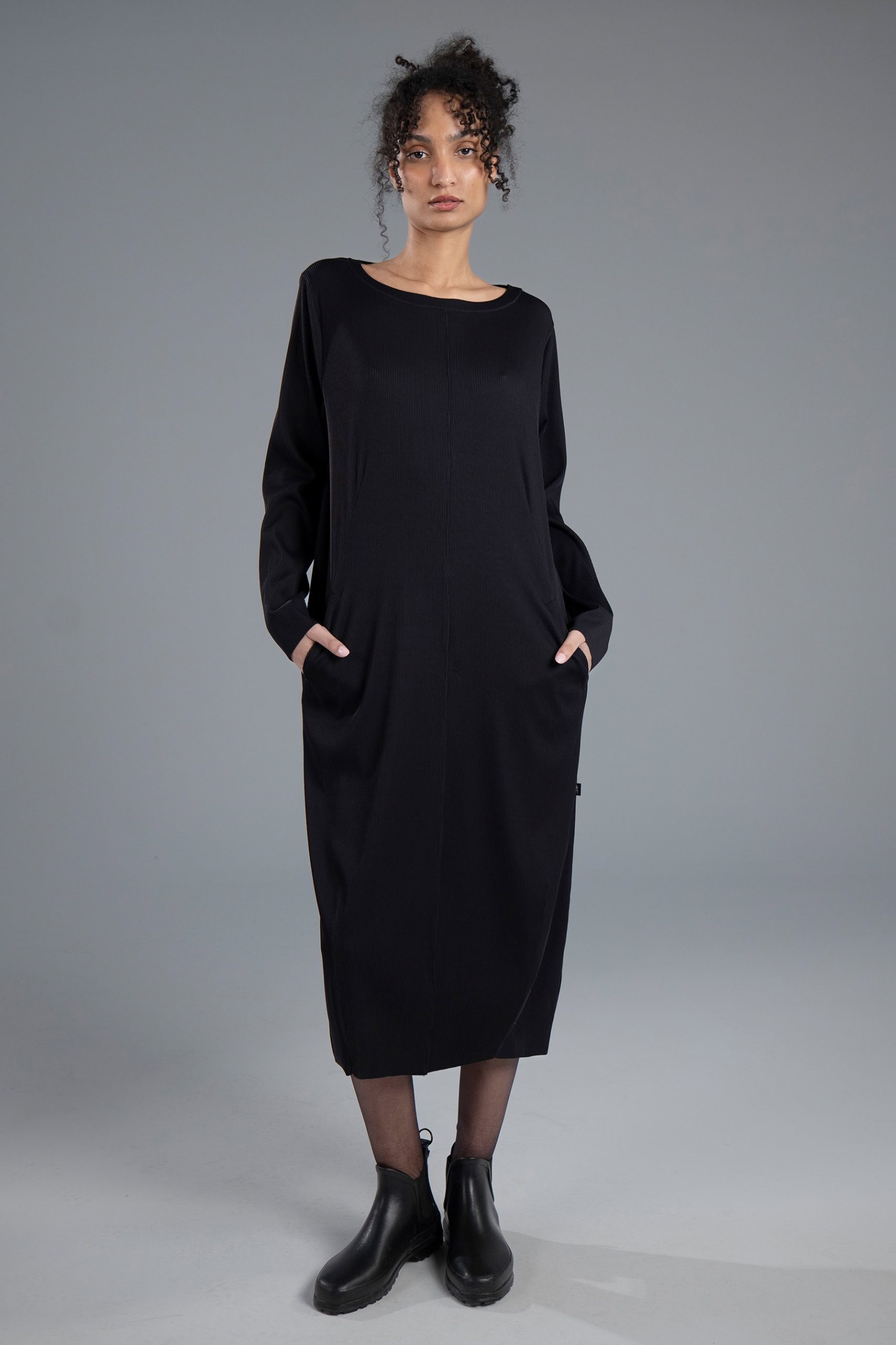 Kleid Vernie aus gerippter, recycelter Mikrofaser