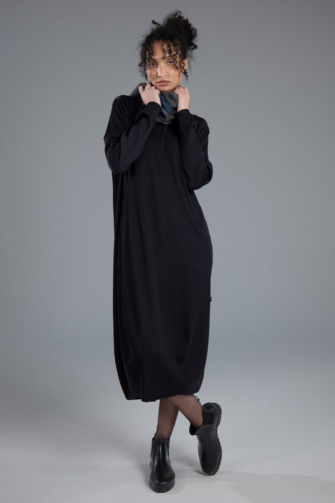Kleid Vernie aus gerippter, recycelter Mikrofaser