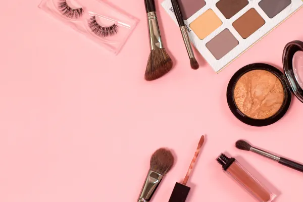 مستحضرات التجميل والمكياج