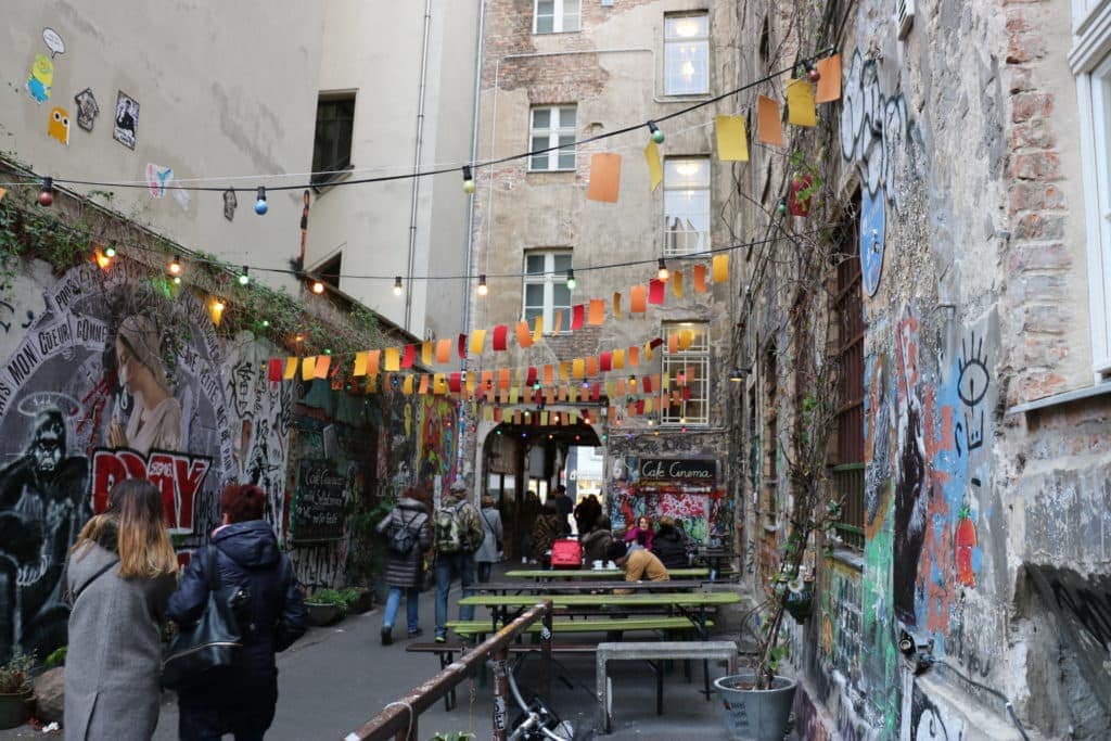 Cafe Cinema Street Art, Berlin