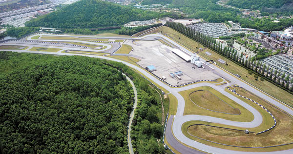 The aerial view of the Speedway that the Samsung is considering using as a test track for autonomous driving technology. It is Korea’s first on-road race track where the group Chairman Lee Kun-hee used to race. [UNIVERSITY OF MICHIGAN/NEWSIS] 