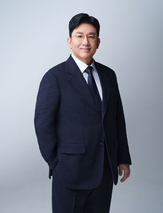 Bang Si-hyuk arrest warrant