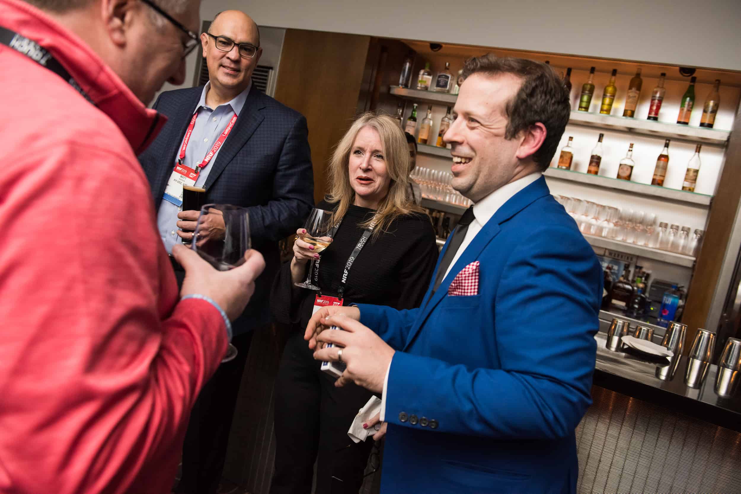 Corporate event icebreaker – guests laughing and interacting during a mind-reading performance.