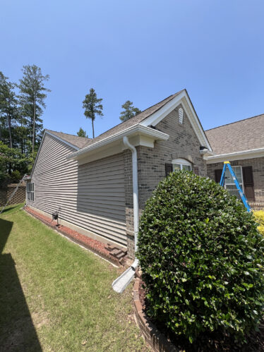 High-quality gutter system with protective screens in Kentucky, Cincinnati.