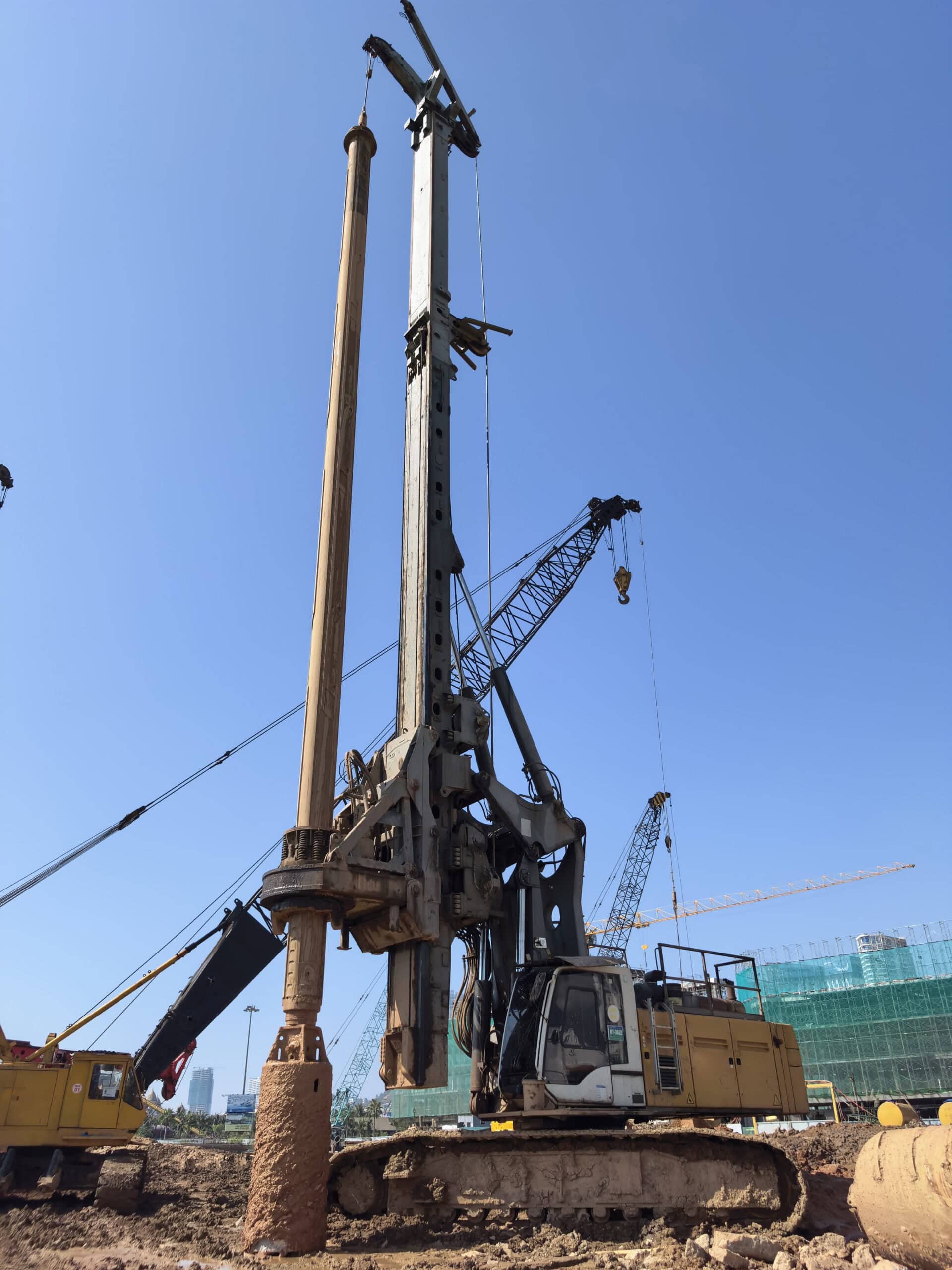 EVERSTAR: Kelly bar on construction site.