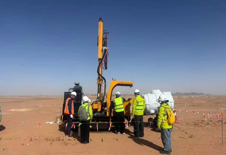 Everstar's technical team provides after-sales support at construction sites in Saudi Arabia.