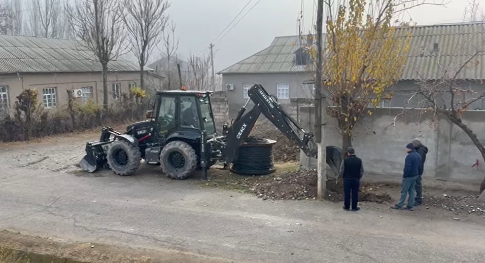 Daily Operations for the E4CX Backhoe Loader