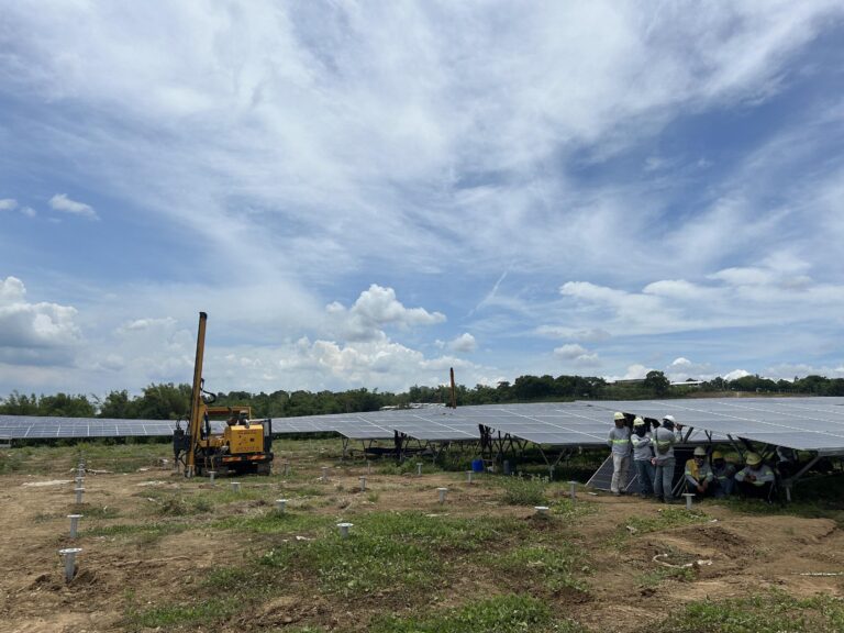 EVERSTAR: HXR5 model on construction site.
