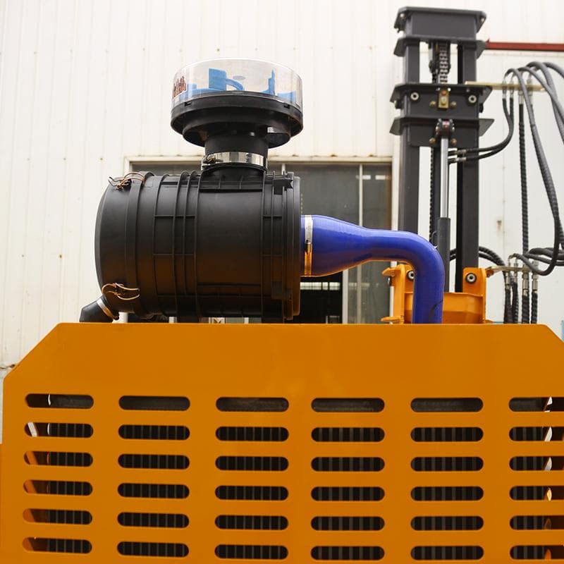 EVERSTAR：Air Filter, Pre-cleaner and Air Intake Hose on the pile driver.