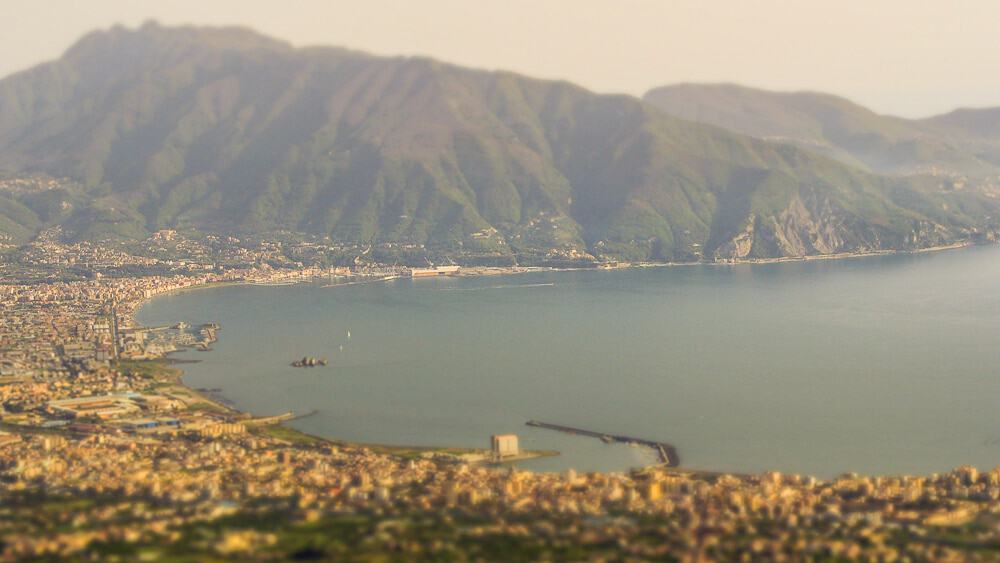 Backpacking Travel Around Europe By Train Itinerary For 2 Weeks - Mount Vesuvius