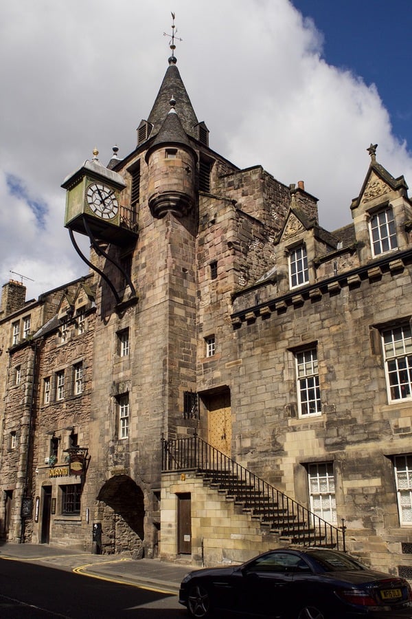 What to see in Edinburgh: The Tollgate in Royal Mile Edinburgh
