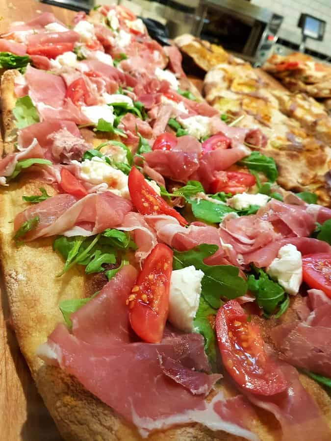 Arugula and Prosciutto Pizza