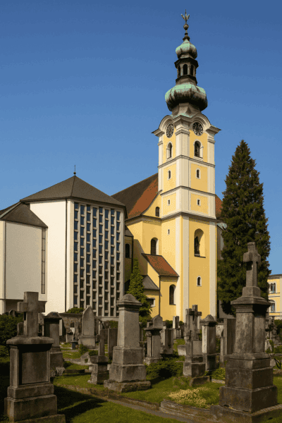 Leonhard Church & Cemetery St. Leonhard: Journey through time between Gothic and history