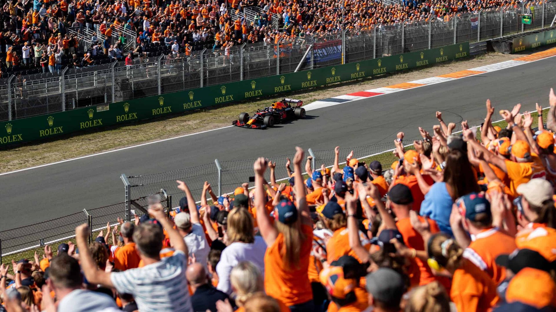 F1 Grand Prix of The Netherlands - Qualifying ZANDVOORT, NETHERLANDS - SEPTEMBER 04: Fans celebrate Max Verstappen of the Netherlands driving the (33) Red Bull Racing RB16B Honda during qualifying ahead of the F1 Grand Prix of The Netherlands at Circuit Zandvoort on September 04, 2021 in Zandvoort, Netherlands. (Photo by Boris Streubel/Getty Images) // Getty Images / Red Bull Content Pool // SI202109040791 // Usage for editorial use only //