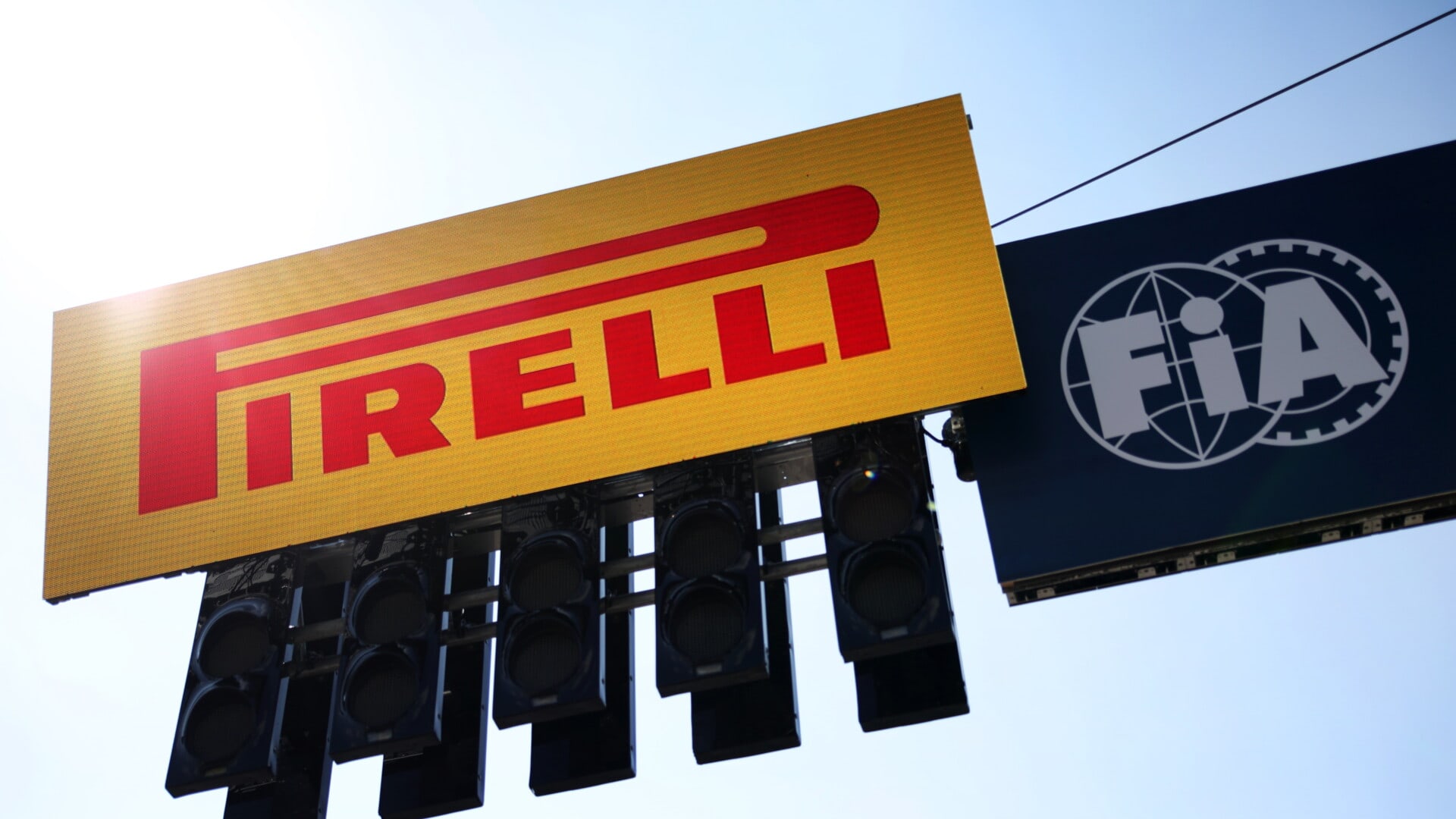 Formula 1 2022: Italian Gp 2022 Singapore Grand Prix Tyre Compounds - Pirelli branding