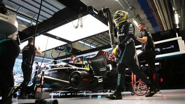 2023 Austrian Grand Prix, Saturday - Lewis Hamilton How Tall is Lewis Hamilton