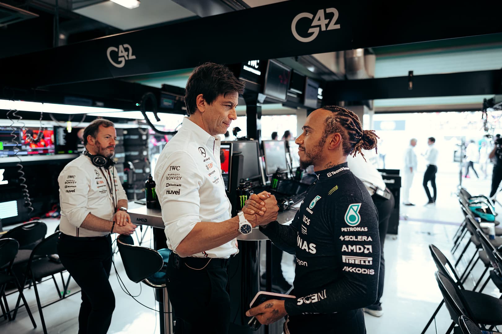 2023 Abu Dhabi Grand Prix, Sunday Toto Wolff and Lewis Hamilton Toto Wolff