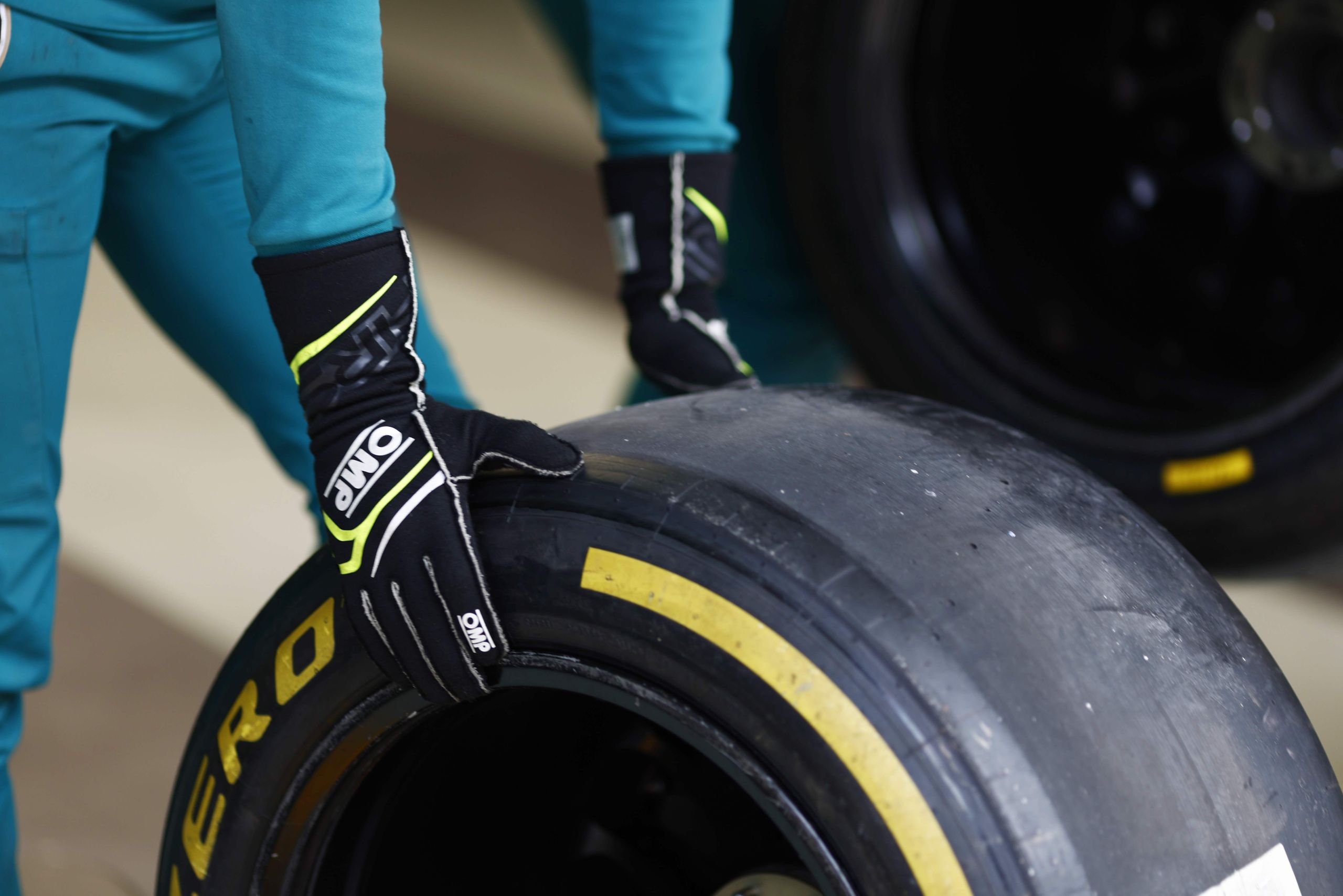 F1 Glossary: Your Comprehensive Guide To F1 Terms 32 Understanding F1 Tyre Heat Cycles: Mastering The Art Of Rubber Management